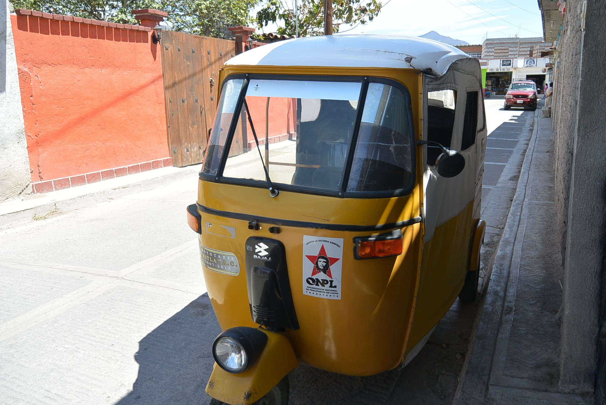 Tuk-Tuk in Mitla