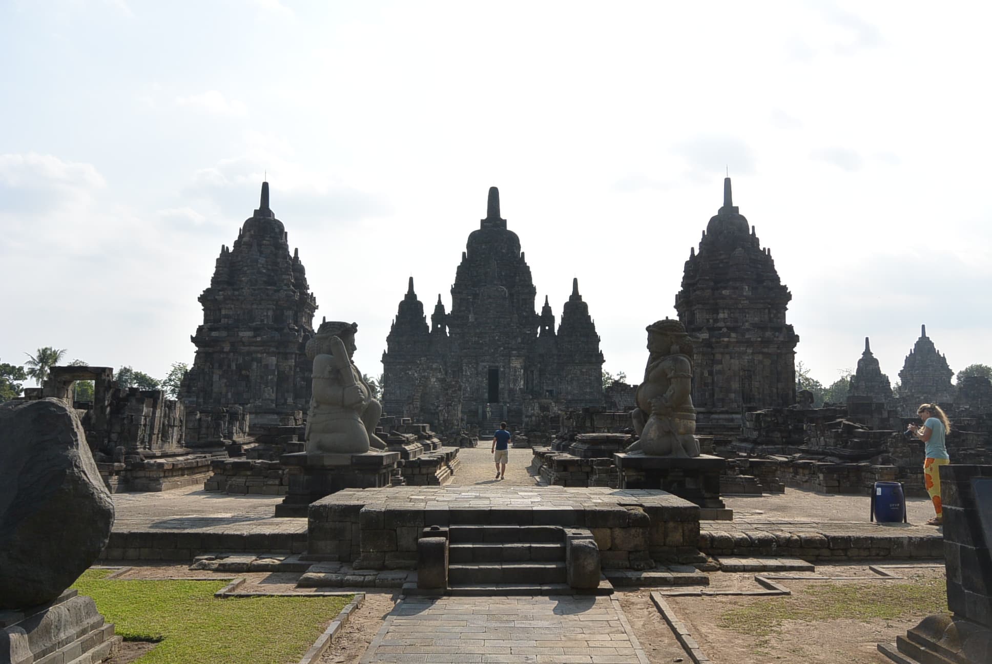 Candi Sewu vom Eingang aus