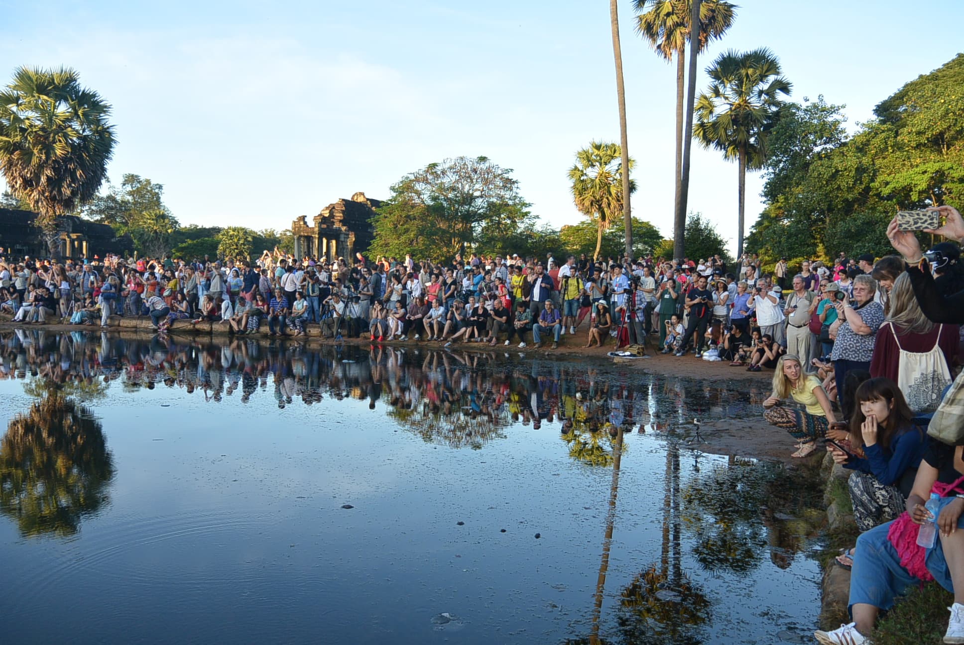 Viele Touristen beim Sonnenaufgang