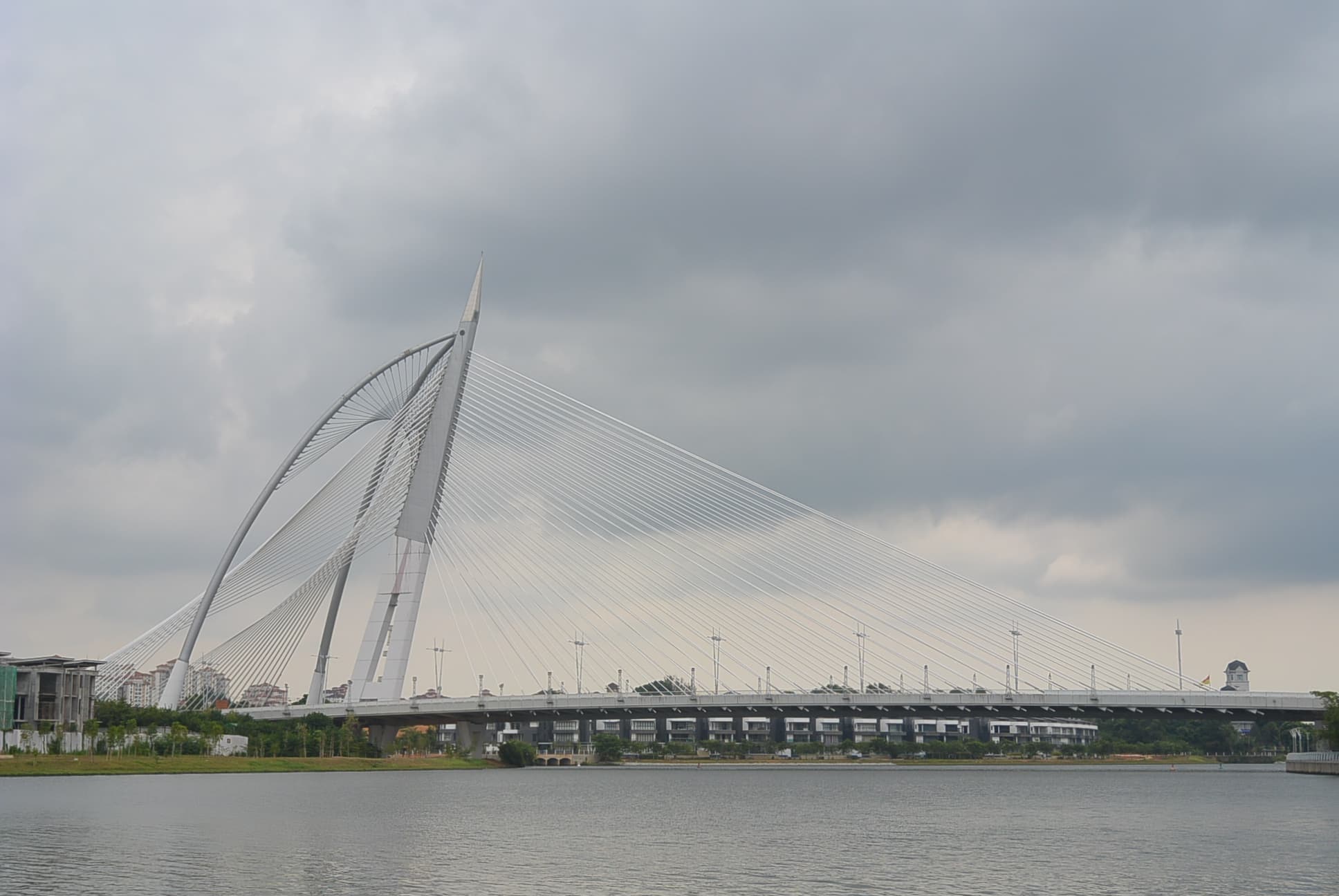 Die Persiaran Barat aus der Ferne