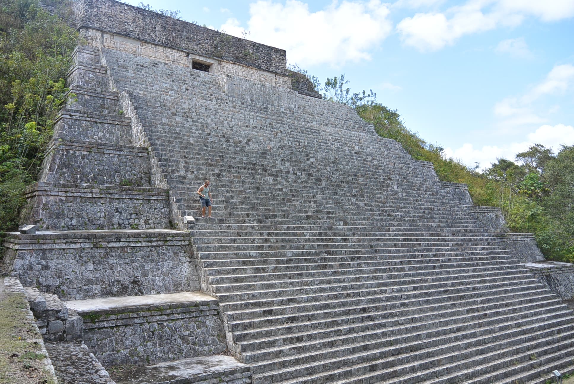 Die Treppe der verschütteten Pyramide
