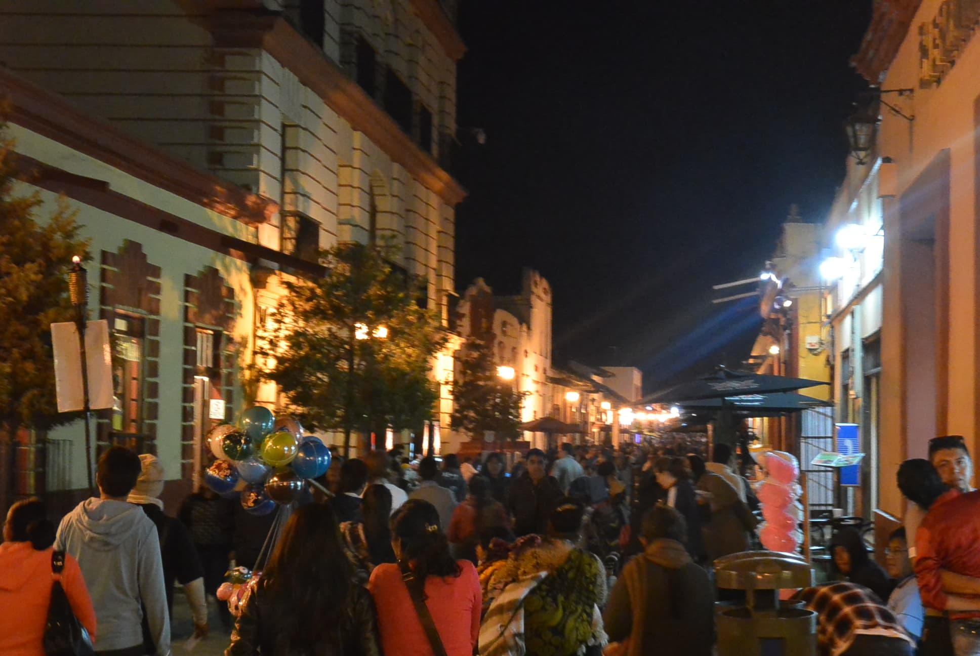 Die 20 de Noviembre bei Nacht