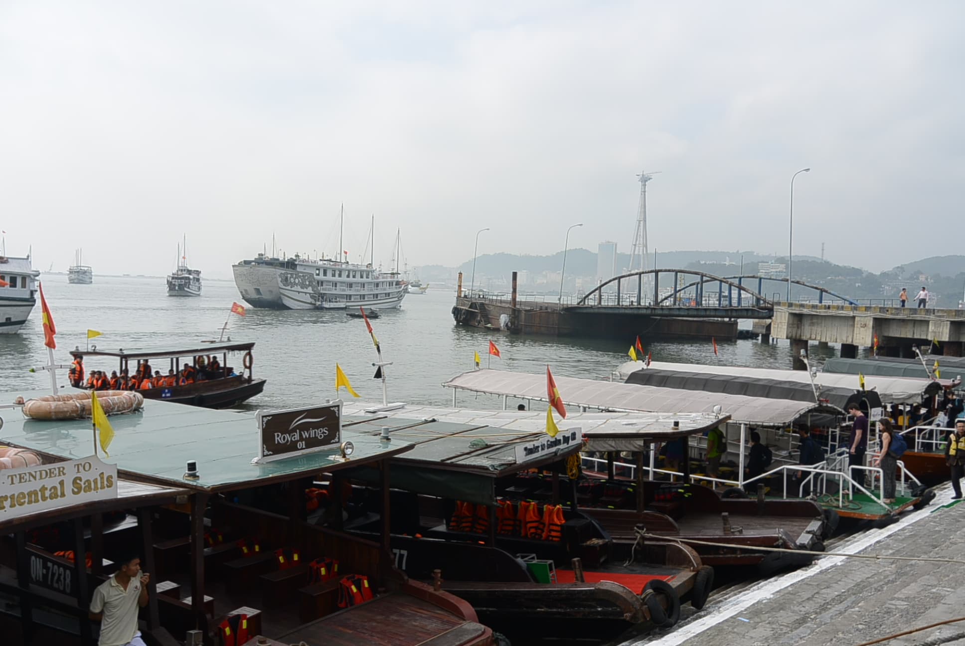 Der Hafen in Halong