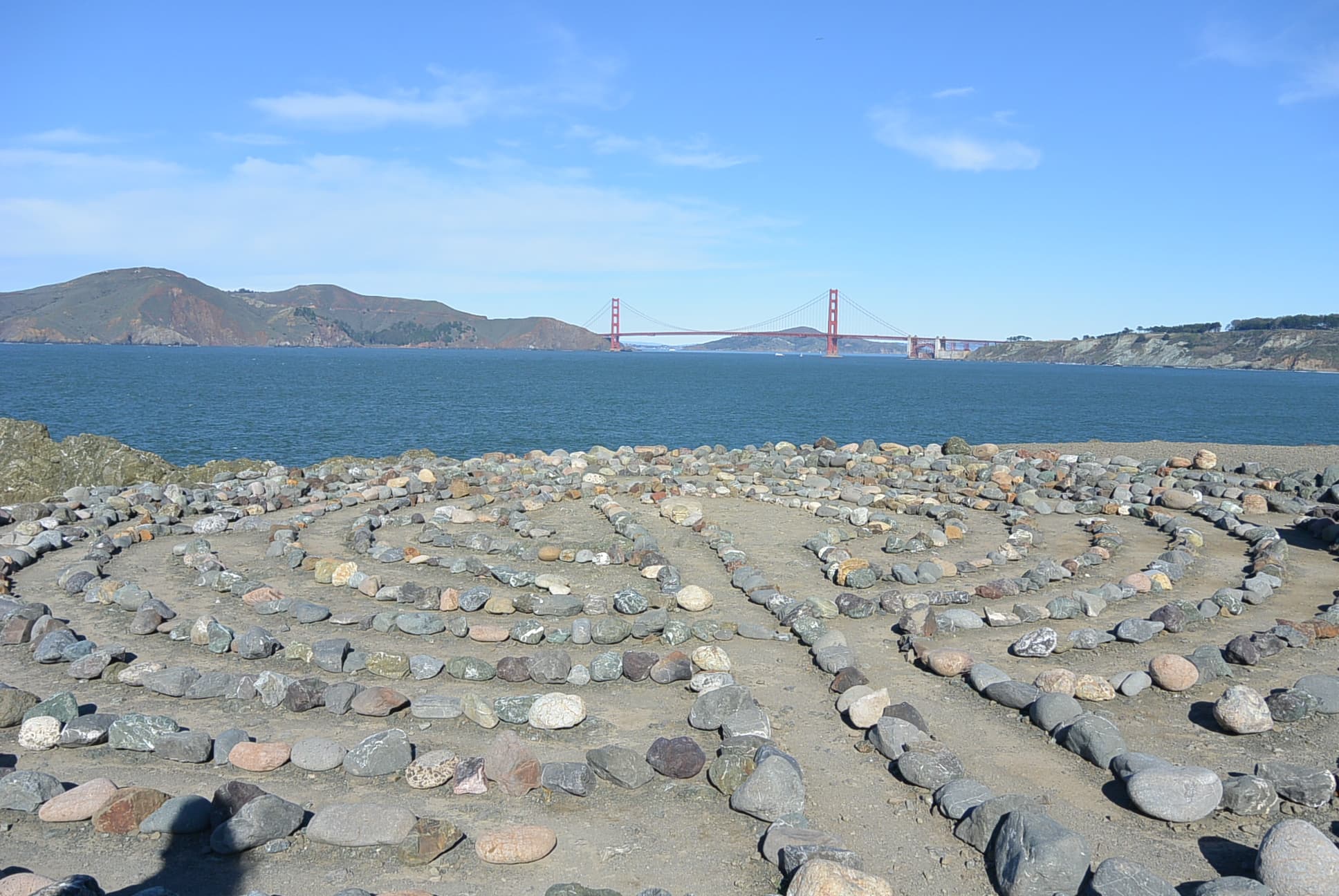 Ein steinernes Labyrinth im Lands End Park