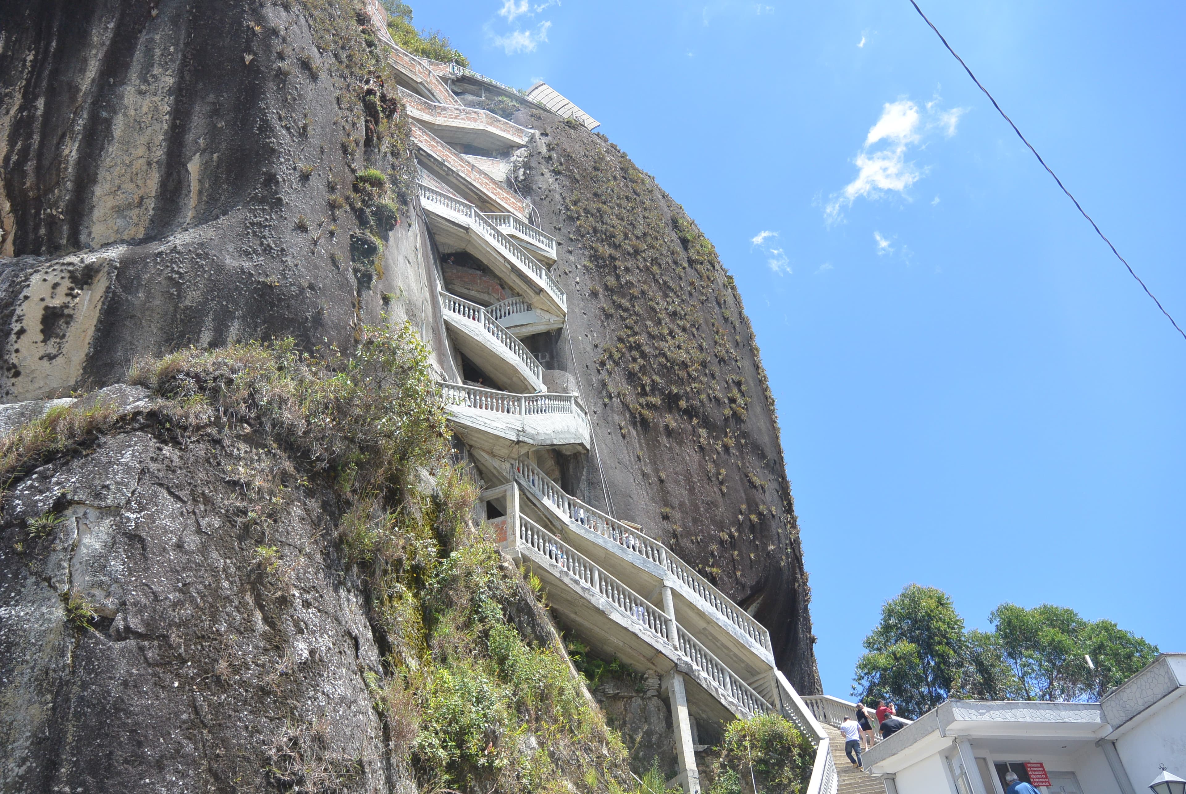 Die Treppen auf den Stein