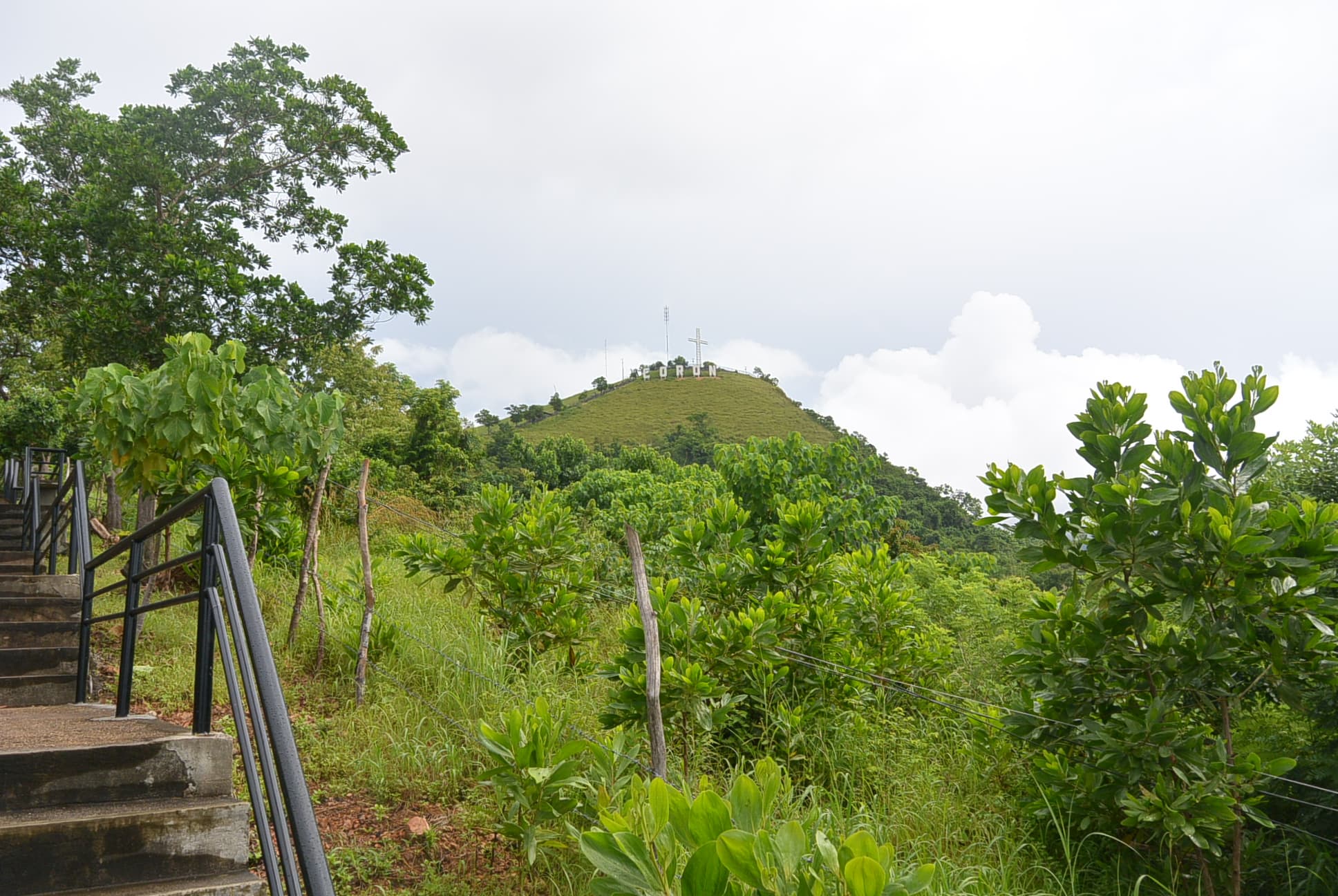 Der Mount Tapyas von unten