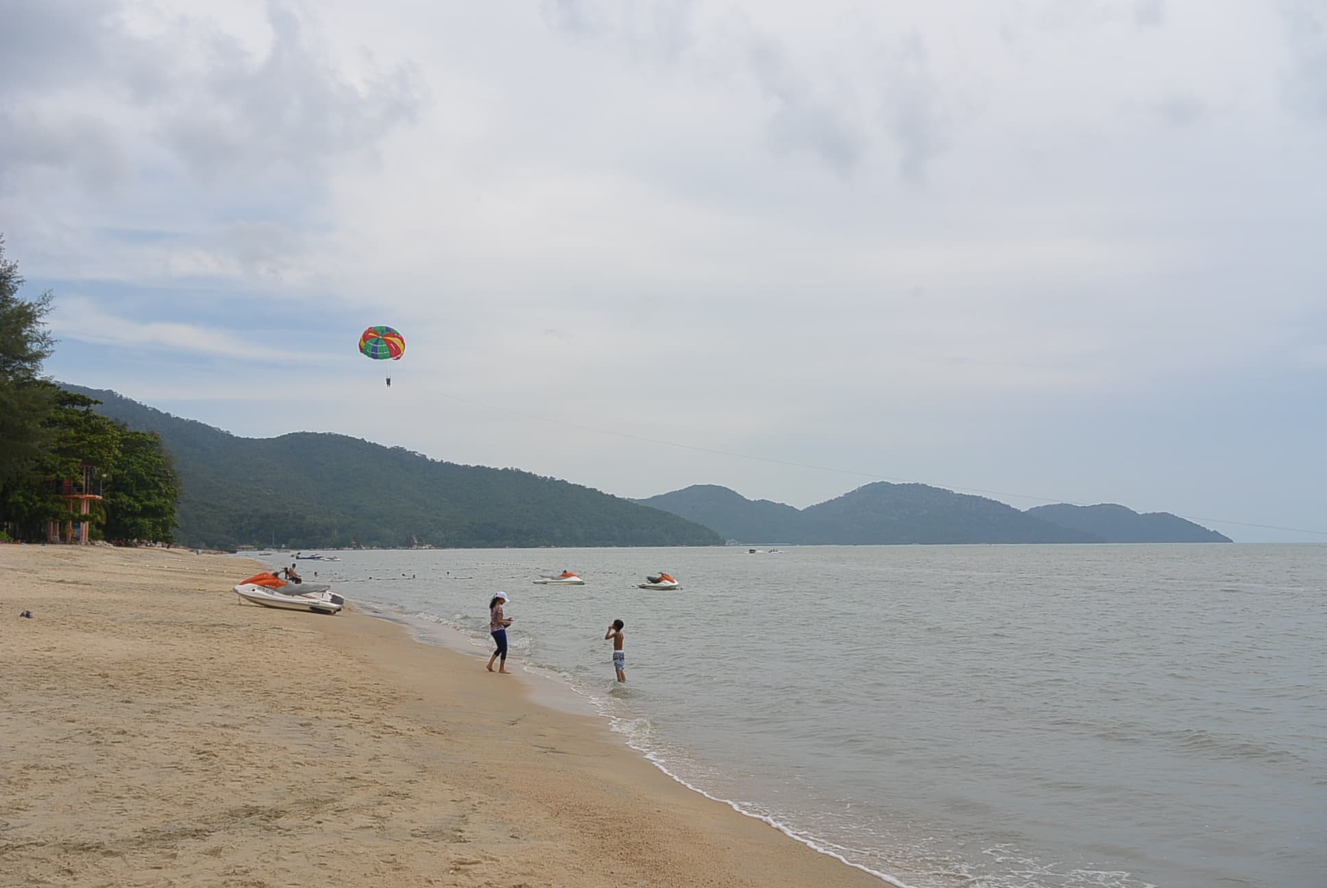 Der Strand bei Batu Ferringhi